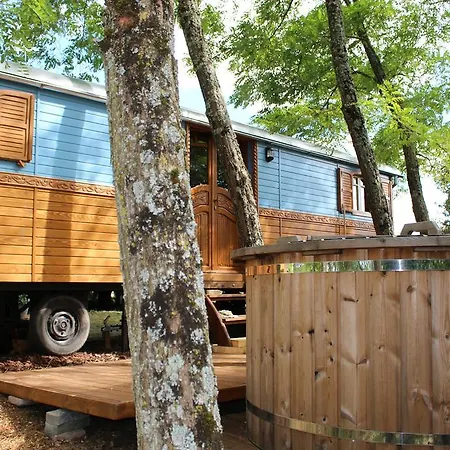 Roulotte Zelena Hora Bed & Breakfast Cadalen